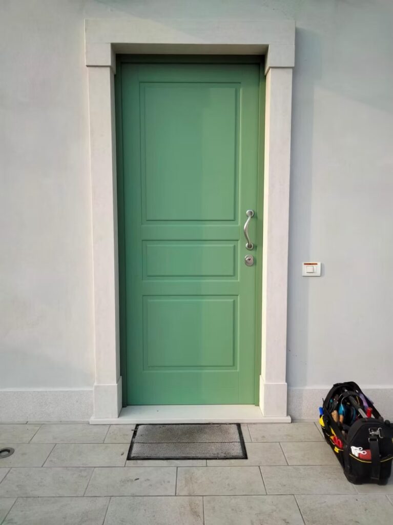 Porta blindata classica veneta Rosaserramenti Vicenza - Stile tradizionale e sicurezza