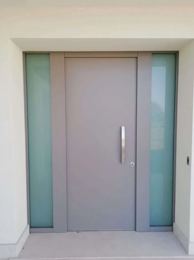 Porta blindata con 2 fissi laterali Rosaserramenti Vicenza - Sicurezza e luminosità